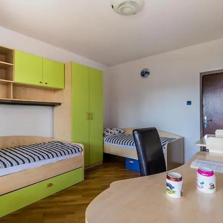 Apartment Gorgeous In With House Sea View Pula