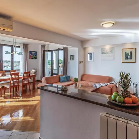 Apartment Gorgeous In With House Sea View *
